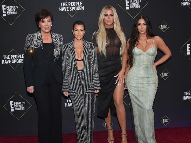 Pincha en la imagen para ver la alfombra roja en la que las Kardashians reinaron./GTRESONLINE