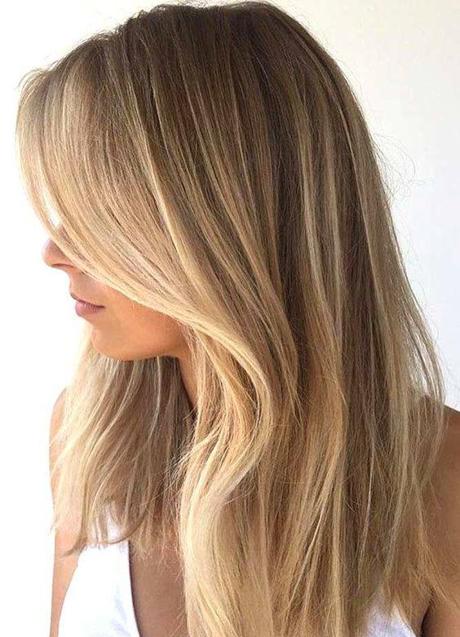 Mujer con mechas en el pelo