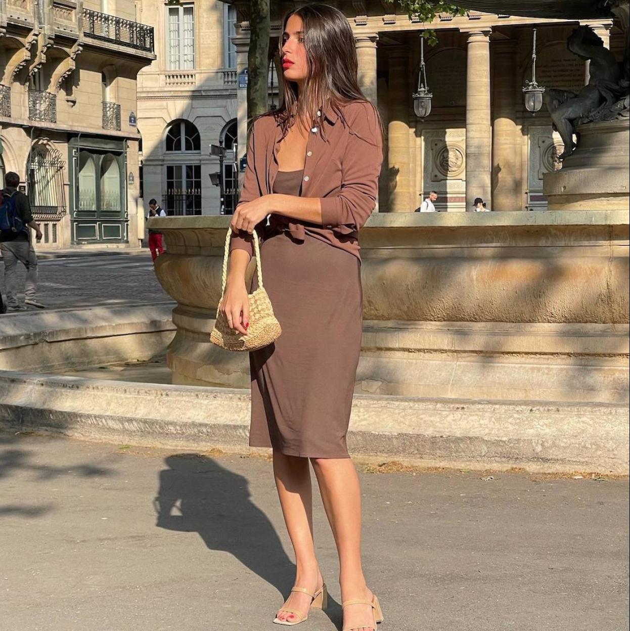 Influencer con sandalias de tacón bajo/@TAMARAMORY