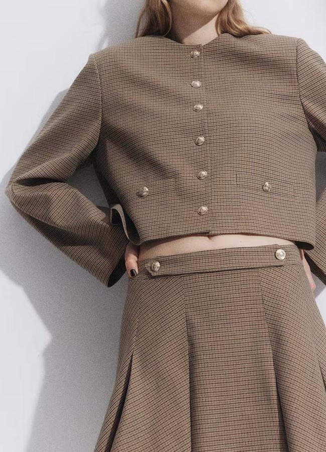 Conjunto de cuadros con chaqueta y falda de tablas