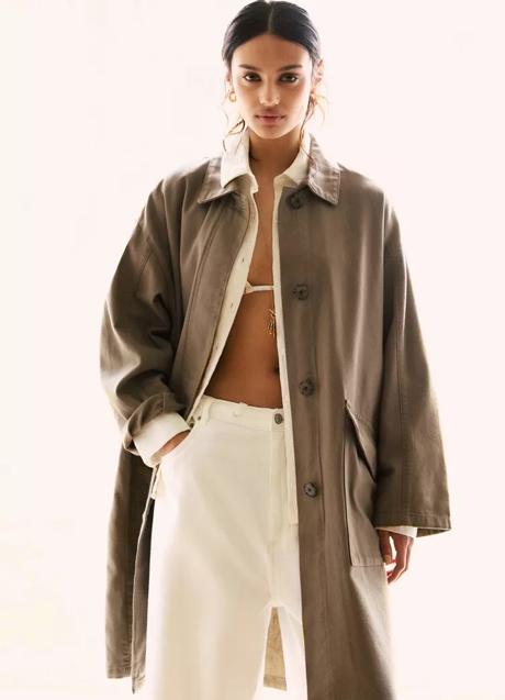 Chaqueta larga de Pull & Bear (39,99 euros)