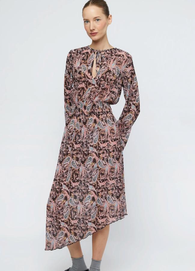 Vestido con estampado paisley asimétrico de Wild Pony, 29,95 euros.