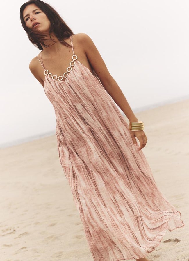 Vestido estampado tie dye de Zara.